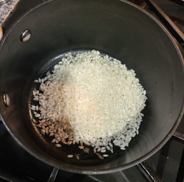 Risotto in pan uncooked