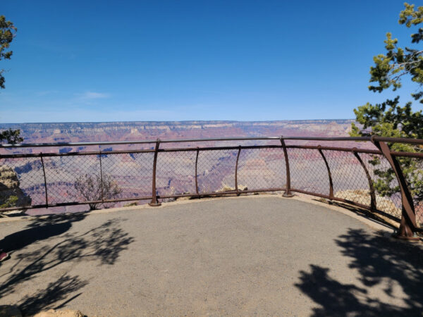 Grand Canyon view along Rim Trail