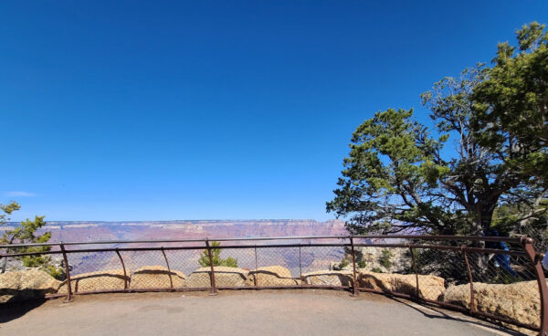 Grand Canyon view along Rim Trail