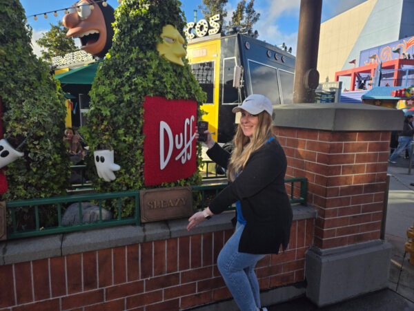 Woman standing with shrubbery at Duff Brewery in Universal Studios Hollywood
